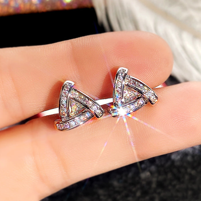 Triangle diamond earrings with super shiny and versatile design