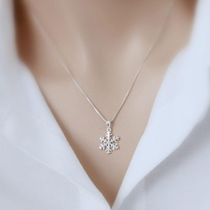 Snowflake Pendant Necklace Christmas Clavicle Chain Jewelry