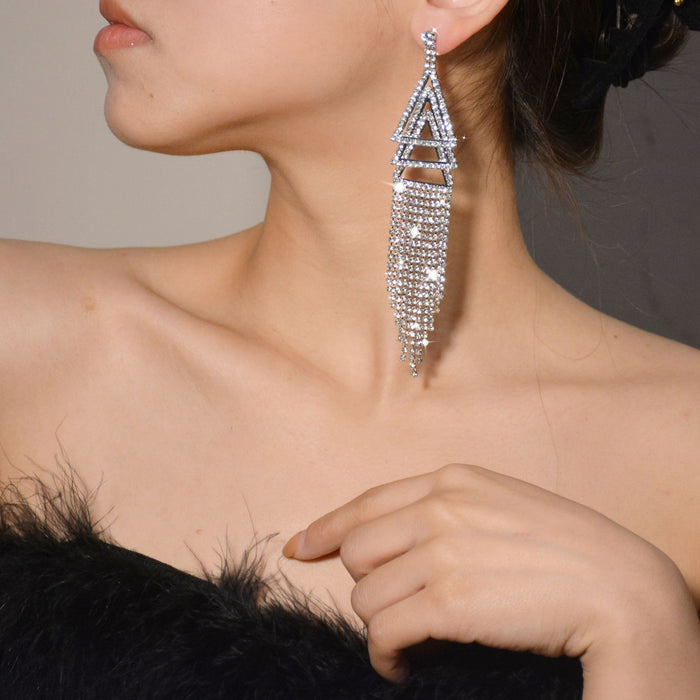 Pendientes con borlas de triángulos geométricos: joyas con diamantes de imitación exagerados para un look elegante