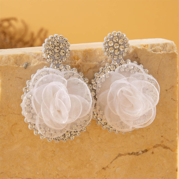 High-grade white lace flower earrings with diamonds, silver diamond stud earrings for women