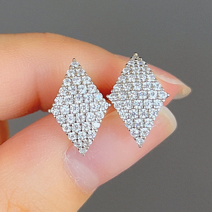 Pendientes en forma de diamante con diamantes completos y pendientes adelgazantes de circonitas