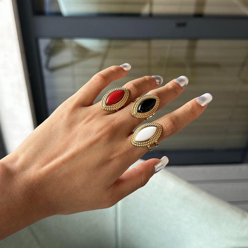 Anillo abierto de ónix negro de acero inoxidable chapado en oro de 18k
