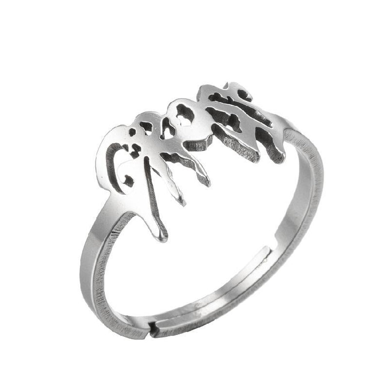 Anillo de acero inoxidable simple europeo y americano, anillo de letra retro gótica al por mayor