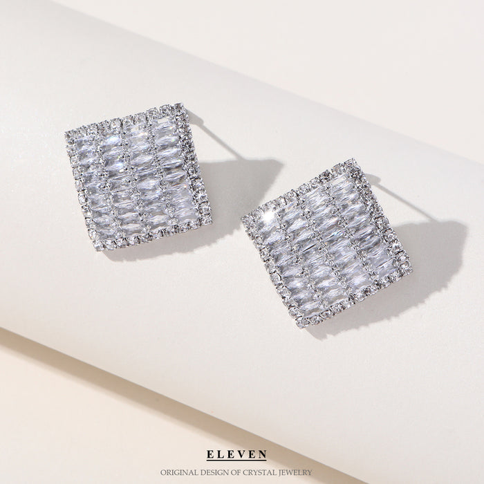 Delicate Circle Zircon Earrings - Sparkling Studs for a High-End Look