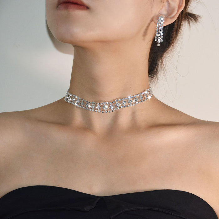 Conjunto de collar y pendientes de alta gama: diseño minimalista con diamantes de imitación