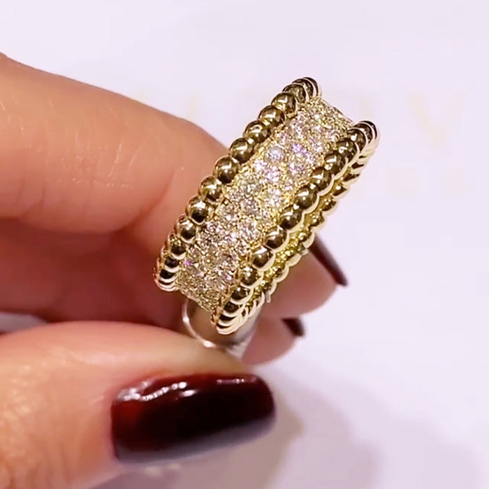 Anillo sándwich de diamantes completo de alta gama de temperamento simple