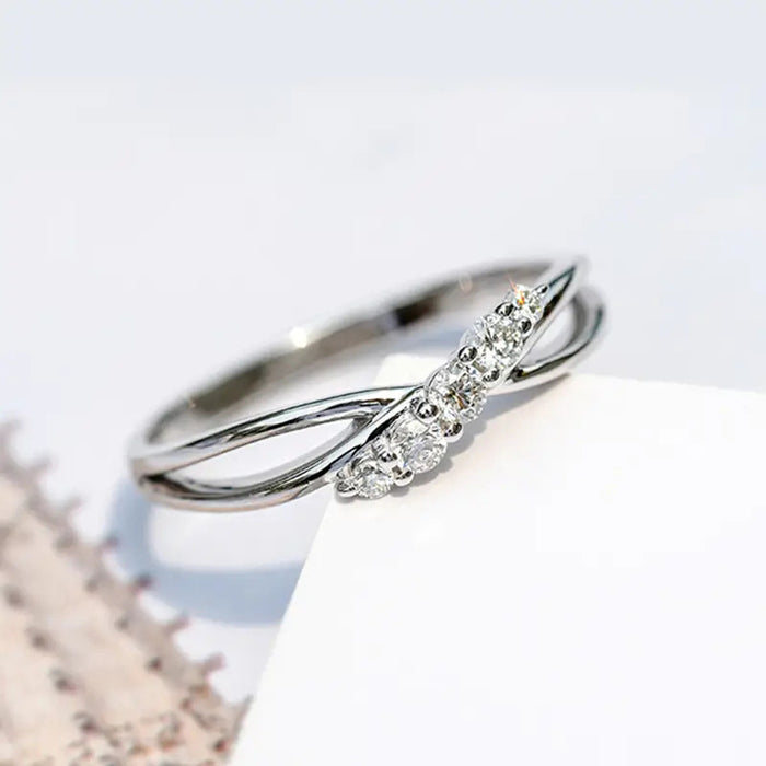 Super sparkling oval engagement ring