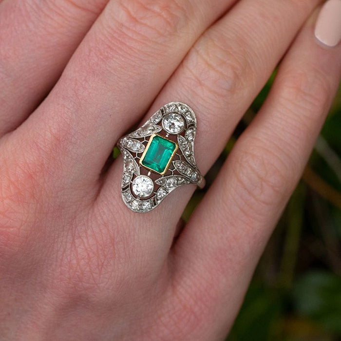 Hollow pattern ring lace imitation emerald zircon evening ring