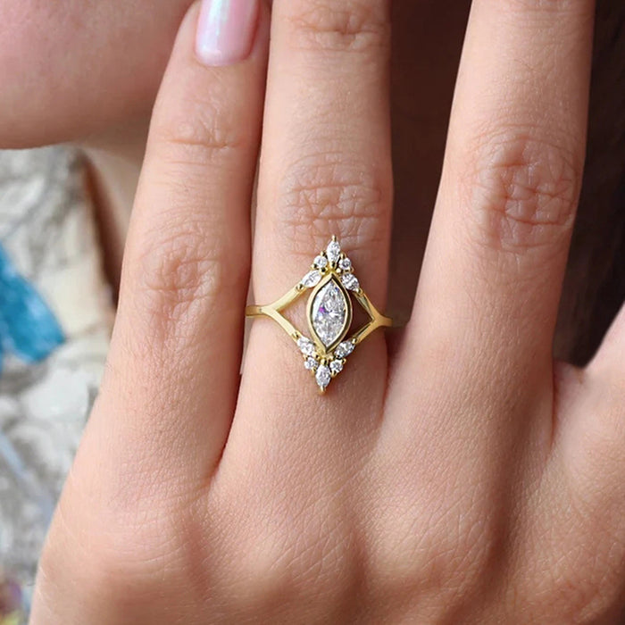 Horse eye geometric design ring fashion light luxury ring engagement popular match