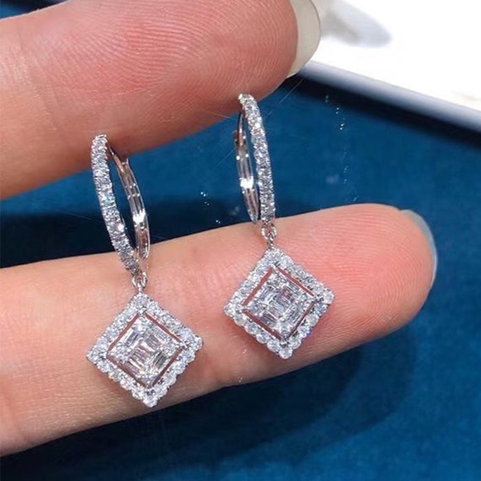 Zircon earrings are versatile, light luxury and niche earrings