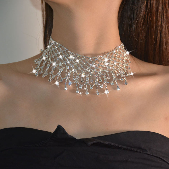 Collar con borlas de diamantes de imitación: gargantilla llamativa y versátil para la noche