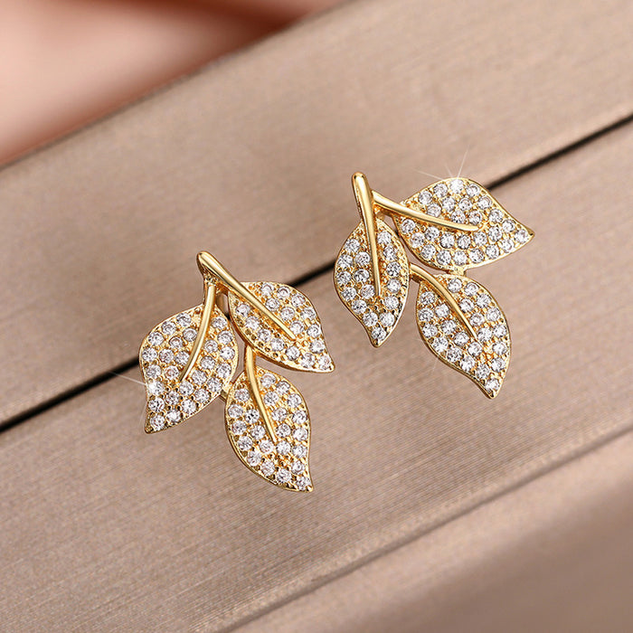 Exquisitos pendientes de hojas de diamantes, versátiles pendientes florales.