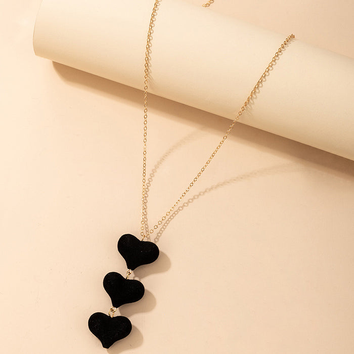 Black Velvet Heart Single Layer Necklace with Geometric Chain Design