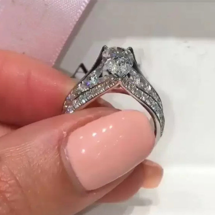 Anillo de diamantes simulados con circonita en forma de lágrima, anillo de bodas popular para mujeres