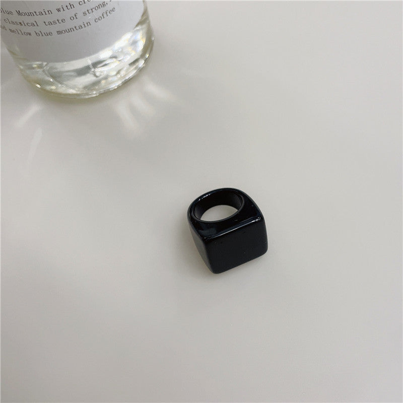 White and black flat resin ring - wallojewerly 