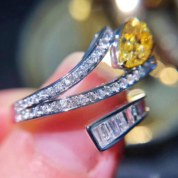 Anillo abierto con exquisita joyería de temperamento.