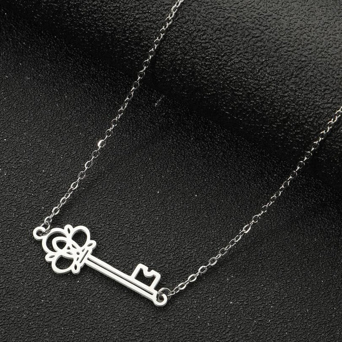 Crown key pendant necklace, ins style fashion summer niche versatile clavicle chain women's wholesale