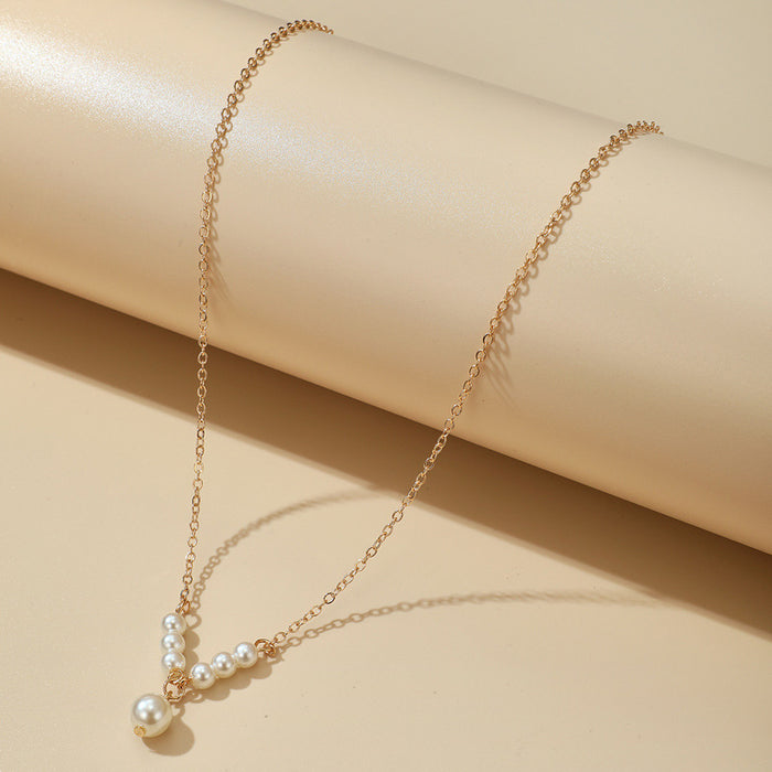 Alloy Chain Pearl Necklace with Geometric Bead Pendant Choker Design