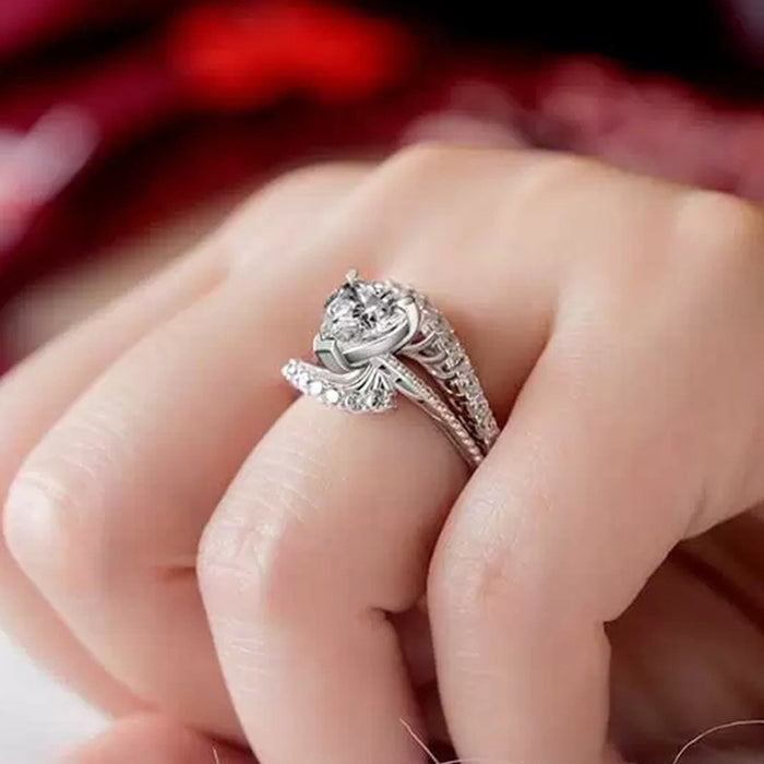 Anillo de compromiso de lujo con circonitas y diamantes en forma de corazón