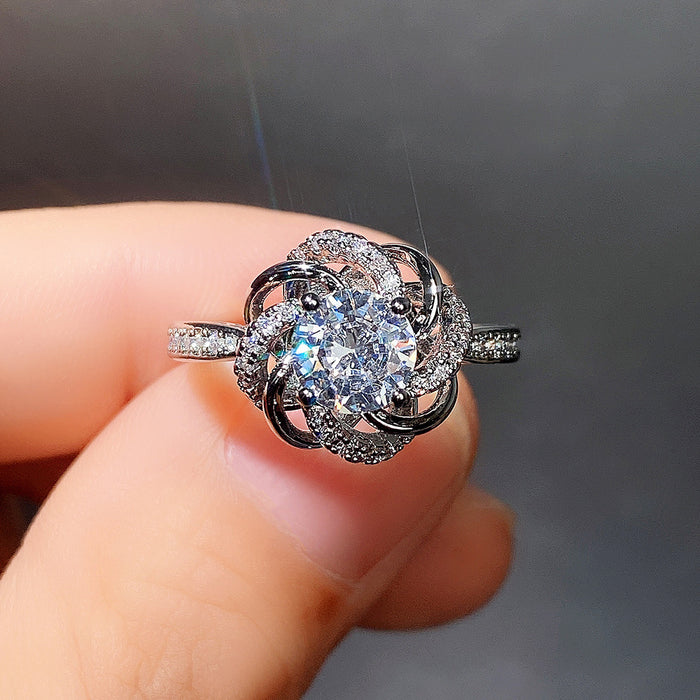 Anillo de boda de diseño exquisito con circonita y capullo de rosa