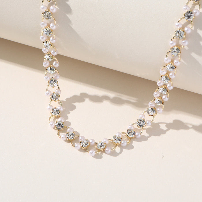 Pearl Chain Necklace - Minimalist Design with a Cold-Tone Aesthetic