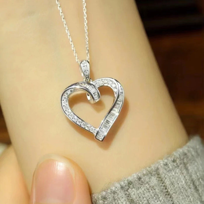 Heart-shaped hollow pendant necklace fashionable and versatile clavicle chain