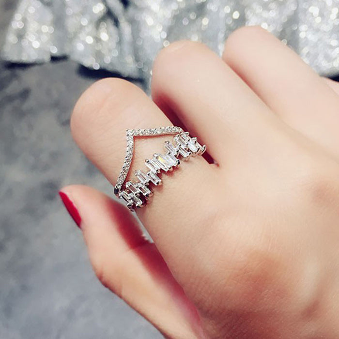 Anillo de corona con microincrustaciones de circonita de doble capa Anillo de dedo índice en forma de V para mujer