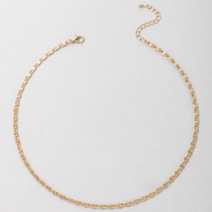 Gold Pattern Pendant Necklace with Geometric Simple Choker Design