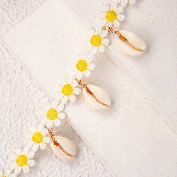 Daisy and Shell Pendant Necklace - Artistic Floral Choker