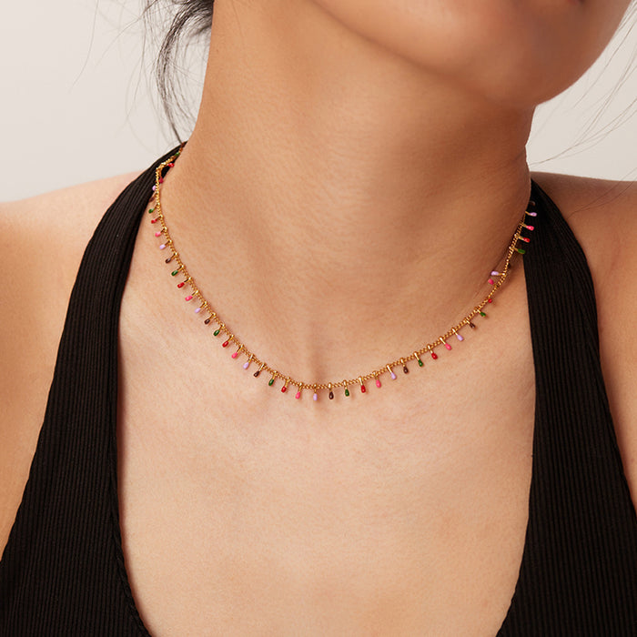 Collar con borlas de colores de acero inoxidable bañado en oro de 18 quilates: joyería de moda para mujer