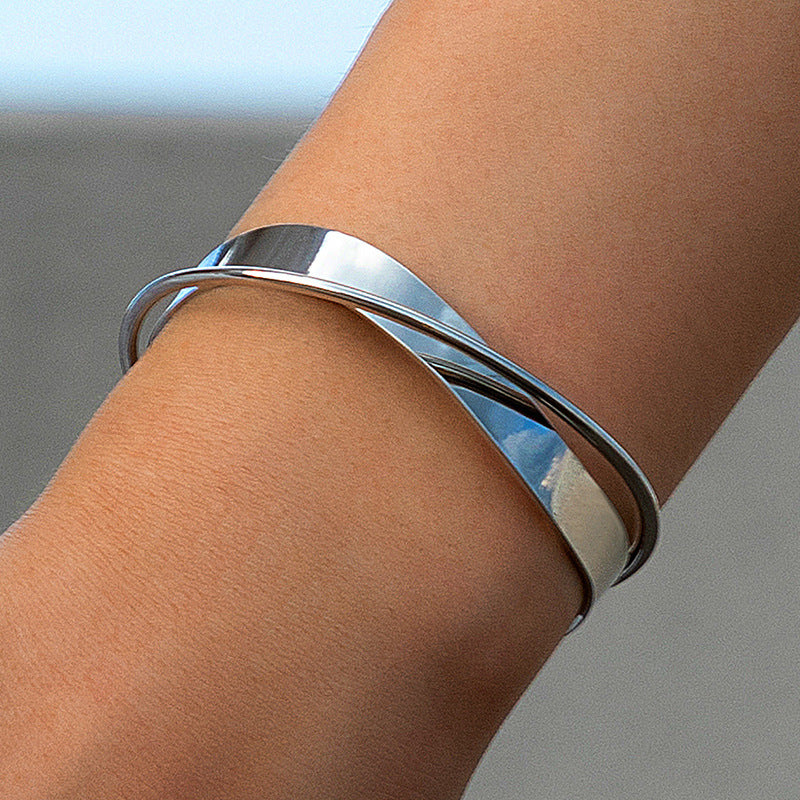 Minimalist Punk Geometric Crossover Bracelet – Metallic Single Chain