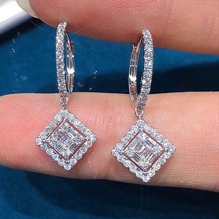 Zircon earrings are versatile, light luxury and niche earrings