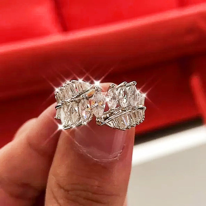 Anillo de circonitas en forma de marquesa con incrustaciones completas Anillo europeo y americano que combina con todo