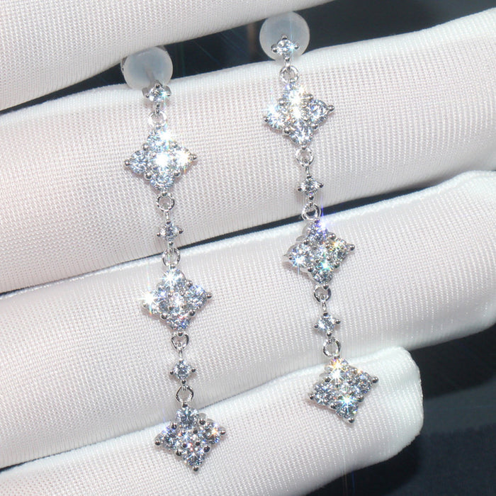 Long earrings for brides at banquets