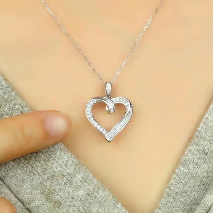 Heart-shaped hollow pendant necklace fashionable and versatile clavicle chain