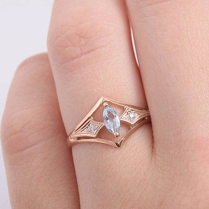 Anillo de compromiso de moda con diseño de estrella de cinco puntas y micropavé