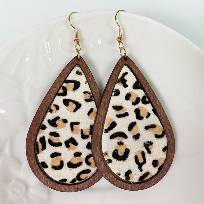 Water drop type wooden earrings