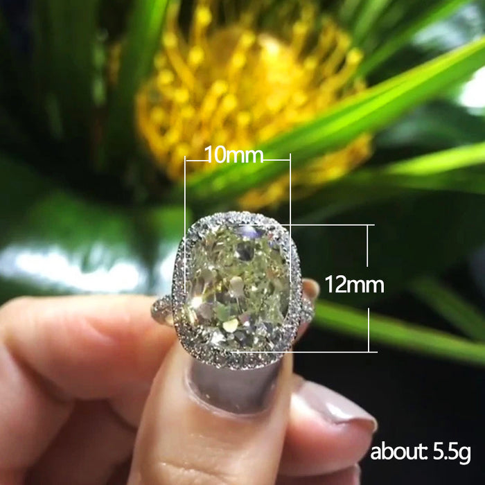 Large egg-shaped zircon women's ring, worn at award ceremonies