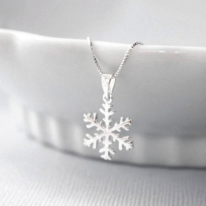 Snowflake Pendant Necklace Christmas Clavicle Chain Jewelry