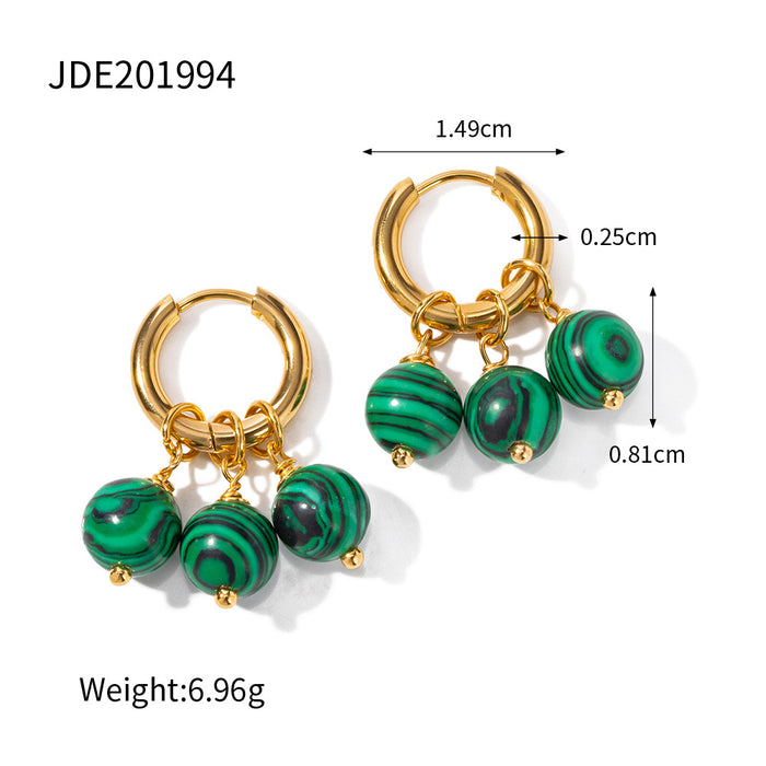 Aros de acero inoxidable en oro de 18 quilates con colgantes de borlas de malaquita verde: joyería de moda para mujeres