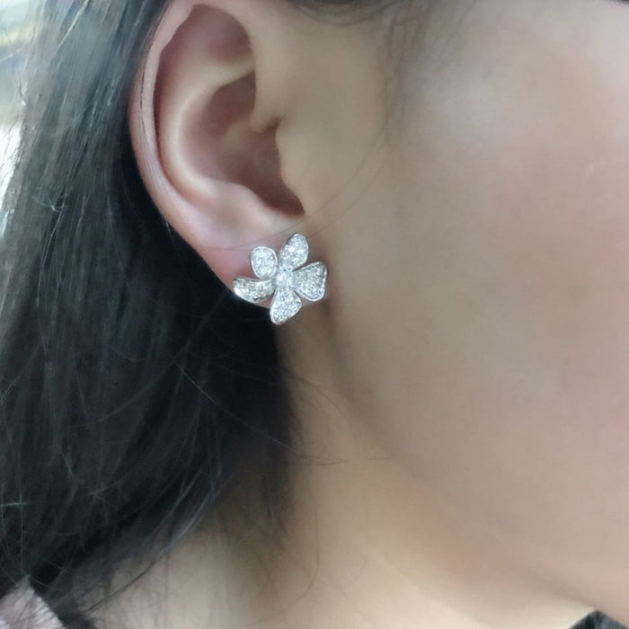 Pendientes de flores de cinco pétalos Pendientes de estilo coreano para viajeros