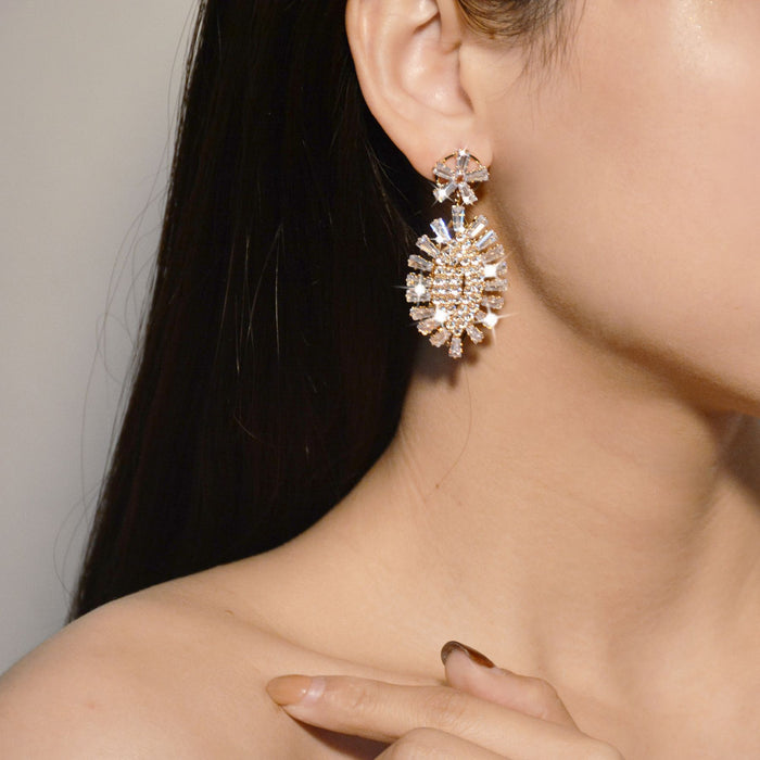 Flower-Shaped Rhinestone Earrings - Sparkling Geometric Dangles for a Chic Look