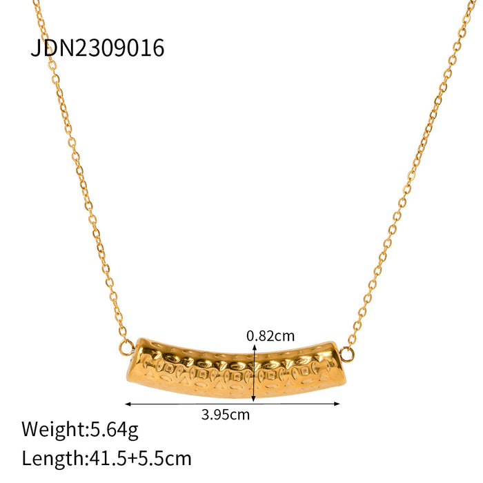 Collar con colgante de tubo texturizado bañado en oro de 18 quilates: joyería de moda para mujer