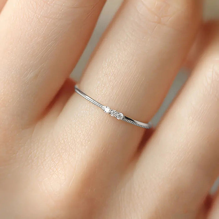 Women's exquisite everyday style round geometric stacking ring with zircon