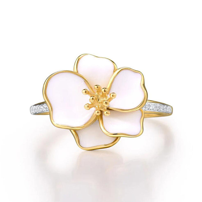 Anillo con flores microincrustadas de camelia