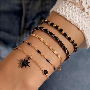 Conjunto de pulsera con colgante de trébol de cuatro hojas negro de estilo bohemio europeo: joyería con cadena de metal geométrica