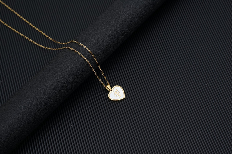 European and American 18K gold heart clavicle necklace, mother-of-pearl pendant letter necklace