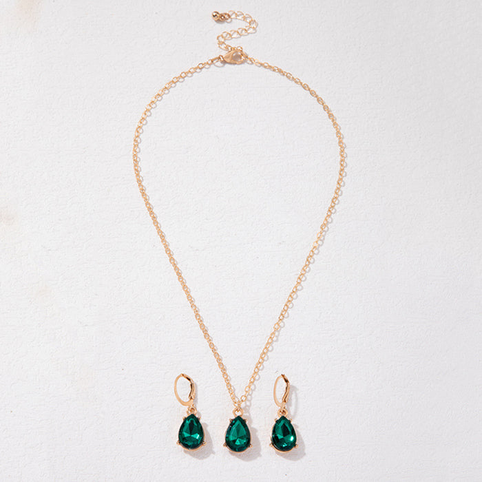 Exaggerated Green Water Drop Pendant Necklace - Statement Piece for Women