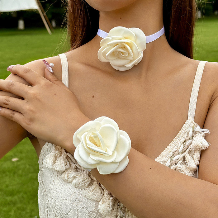 Elegant Chanel-style three-dimensional fabric flower choker