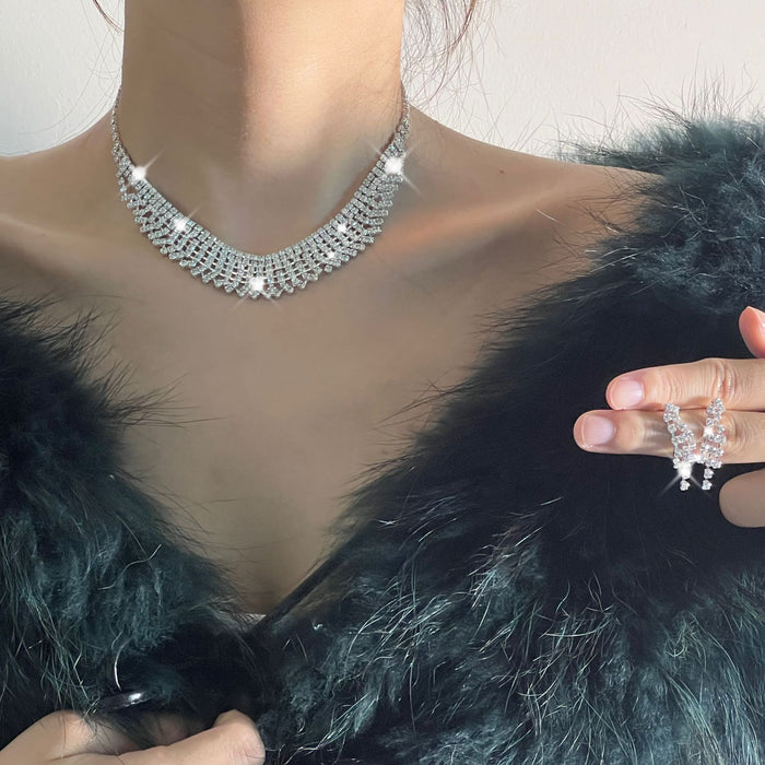 Conjunto de collar y pendientes con diamantes de imitación: joyas elegantes y únicas para mujeres